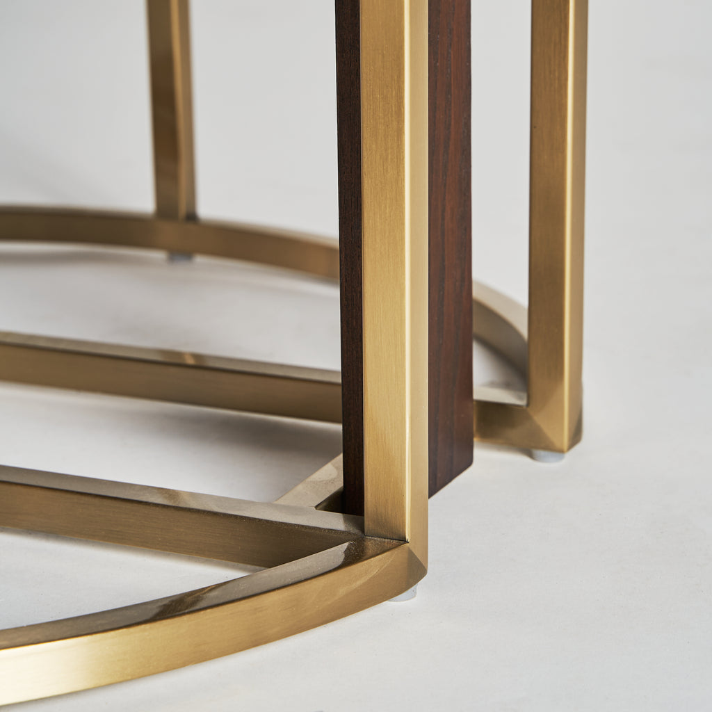 Runder Art-Deco-Esstisch mit Goldenem Stahlgestell