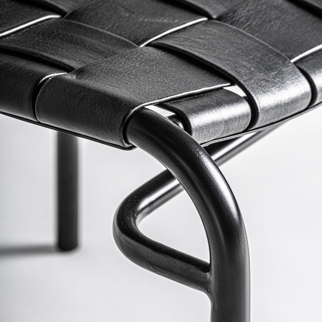 2er Set Stühle: Schwarzes Eisen und Ledergeflecht im Contemporary Design 