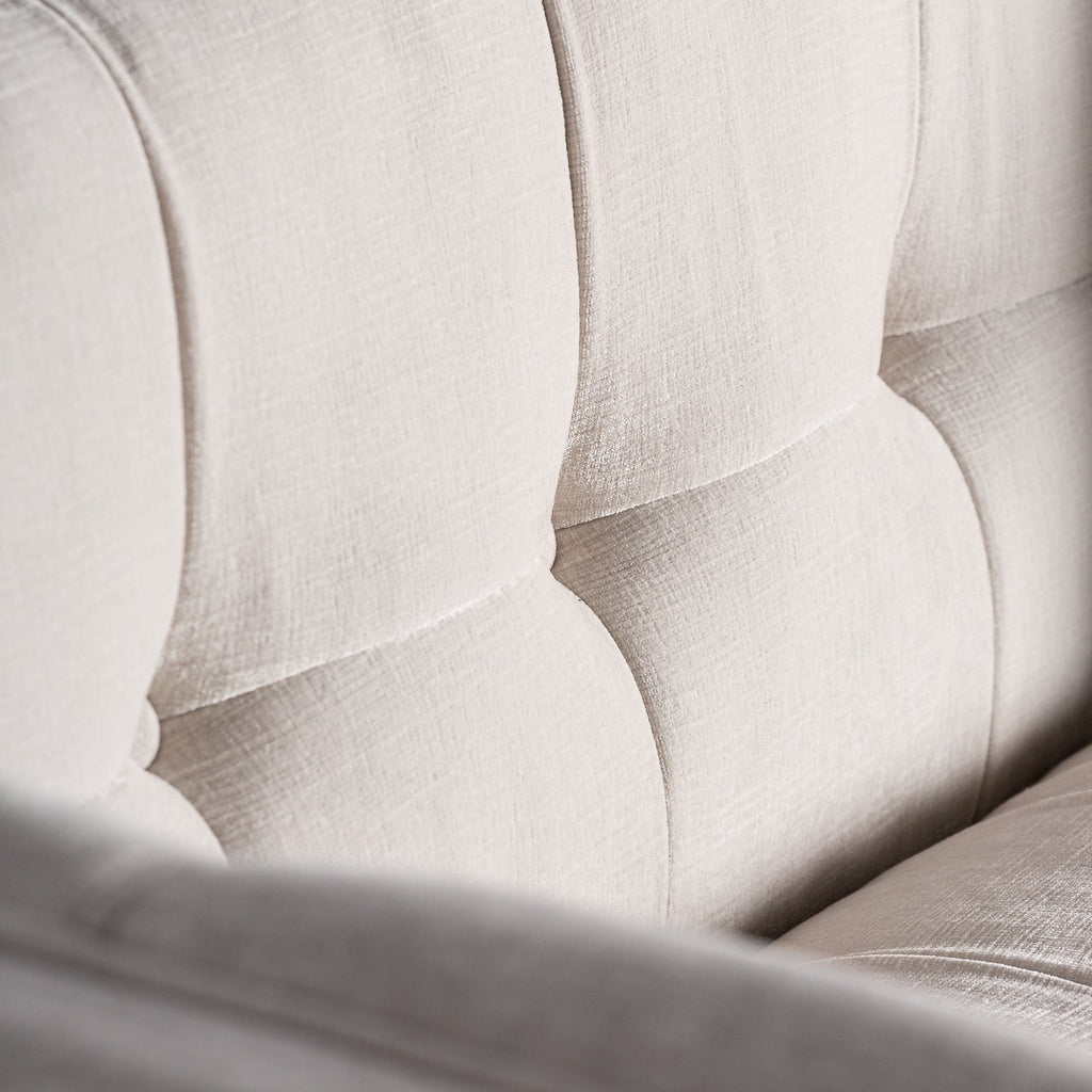 Art Deco Sofa aus Kiefernholz bezogen mit cremeweisser Baumwolle - Maison Oudh