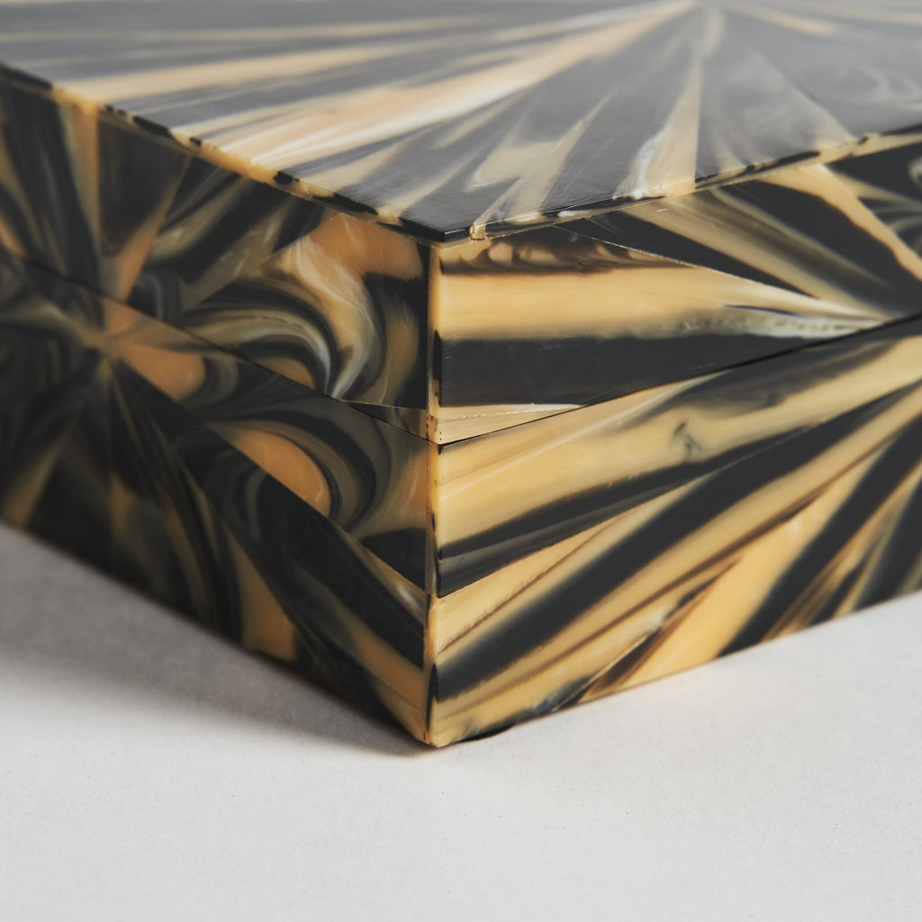 Box aus Bone mit Deckel in Schwarz und Gold - Maison Oudh