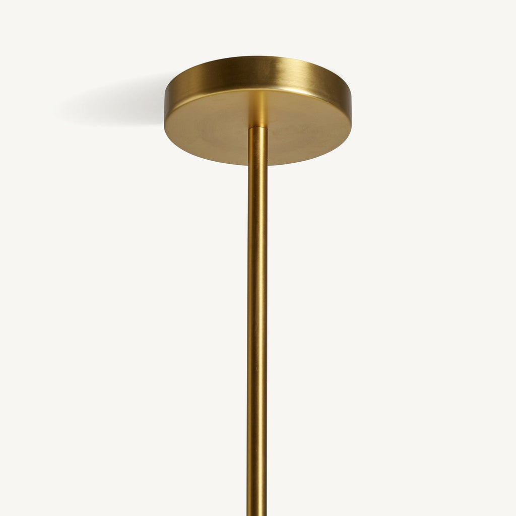 Deckenlampe in Gold kombiniert mit zwei weissen Kristallglaskugeln - Maison Oudh