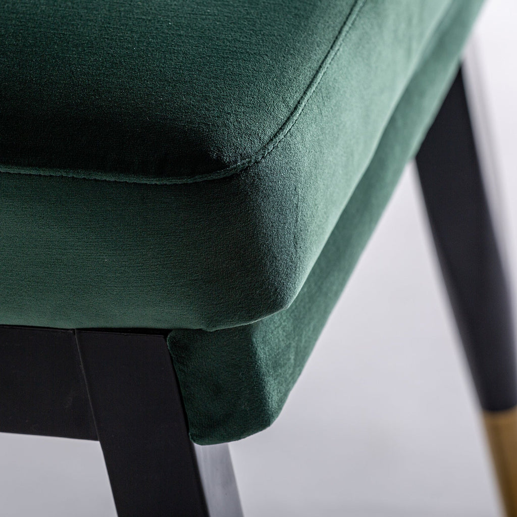 Designer Stuhl aus Gummibaumholz kombiniert mit grünem Samt - Maison Oudh