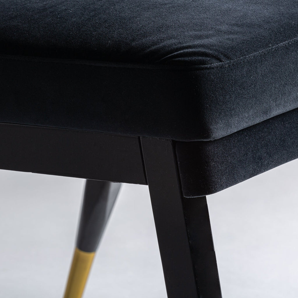 Designer Stuhl aus Kiefernholz kombiniert mit edlem Samt - Maison Oudh