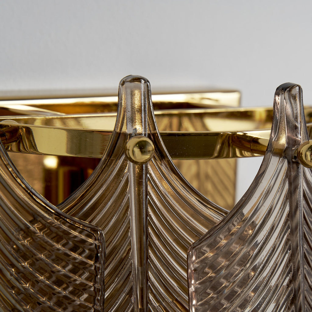 Goldene Wandleuchte aus Eisen und Messing kombiniert mit Glas - Maison Oudh