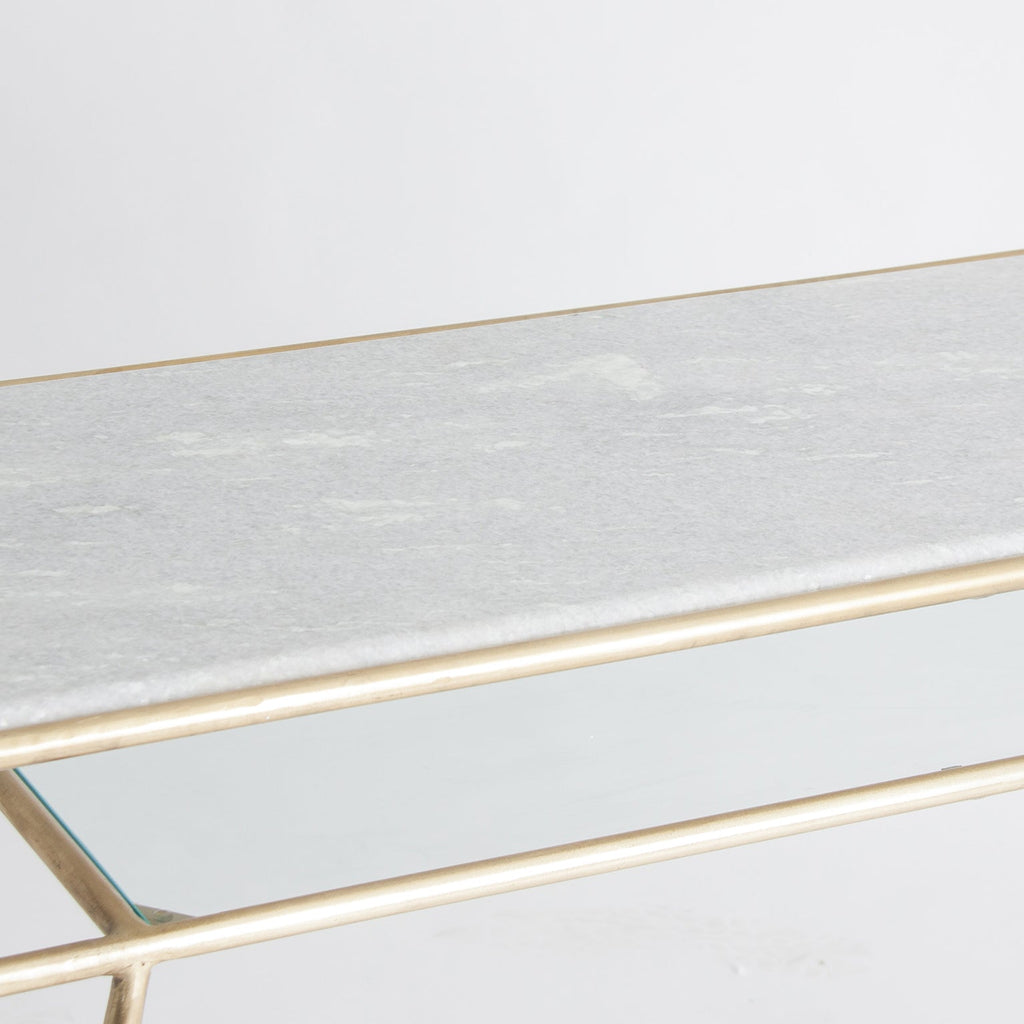 Goldener Schreibtisch kombiniert mit Kristallglas und weissem Marmor - Maison Oudh