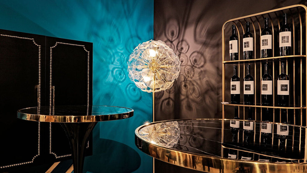 Goldenes Regal kombiniert mit Glasplatten - Maison Oudh