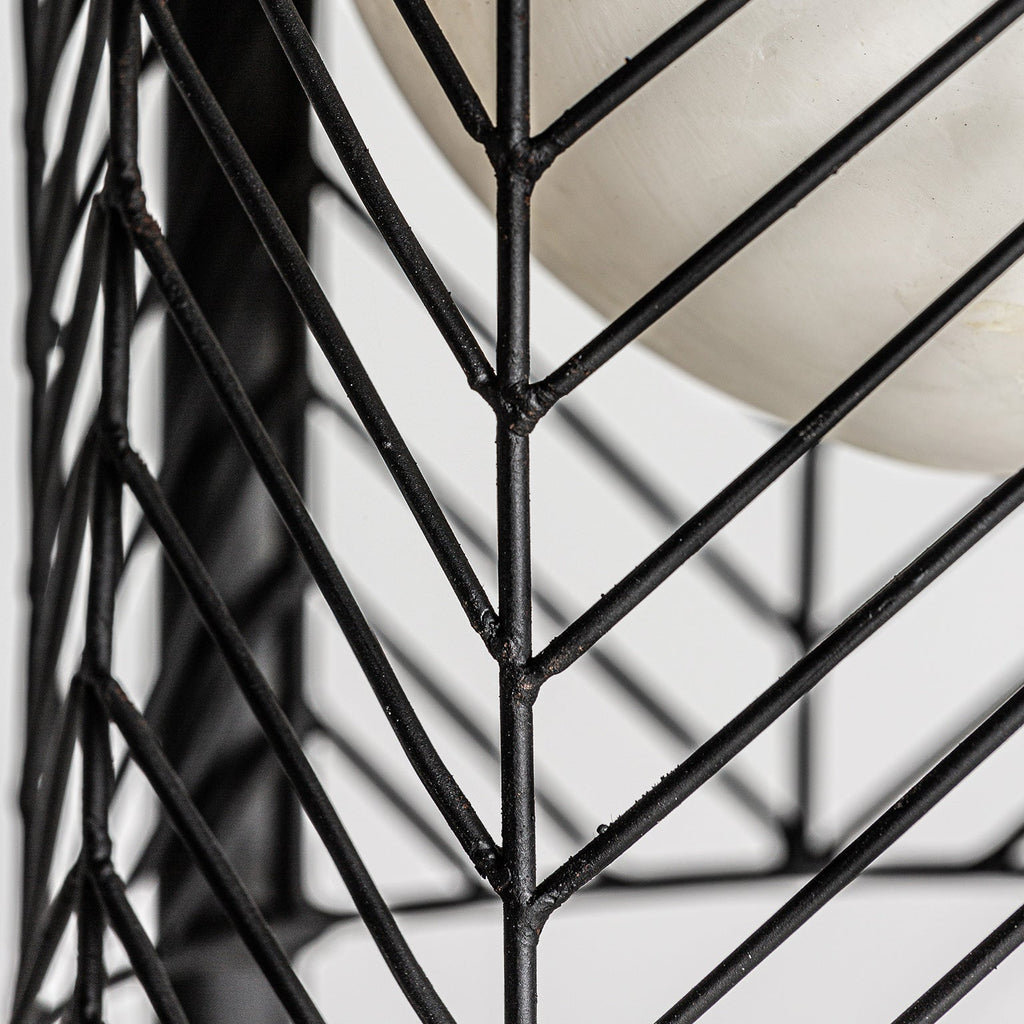 Handgefertigte schwarze Stehleuchte Plissè aus Metall designed by José Manuel Ferrero - Estudi{H}ac fame - Maison Oudh