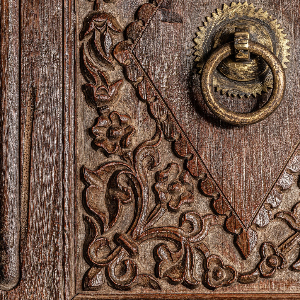 Handgefertigte Tür aus antikem Mangoholz mit dekorativen Schnitzereien - Maison Oudh