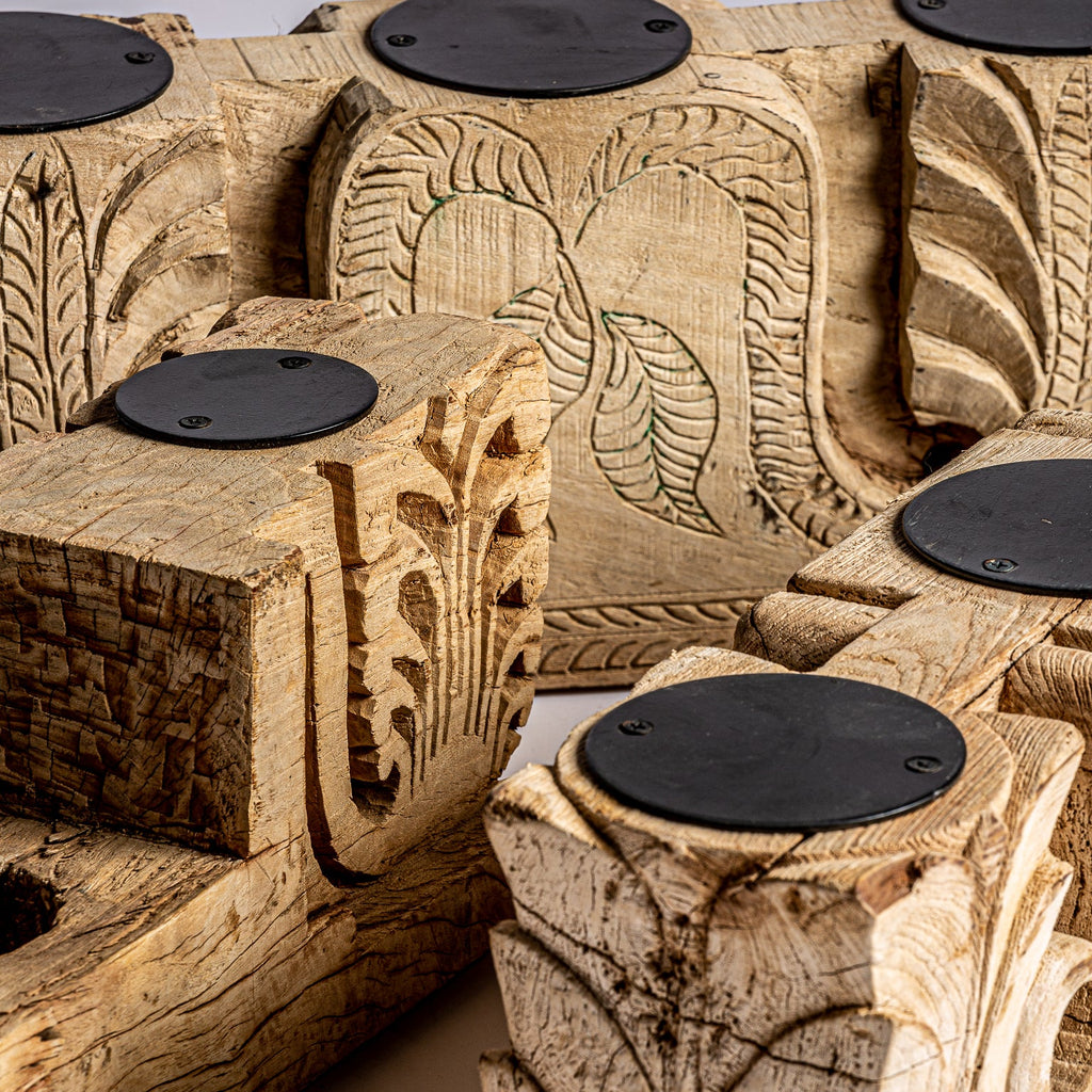 Handgefertigter Kerzenhalter aus Teakholz im Ethno Design - Maison Oudh