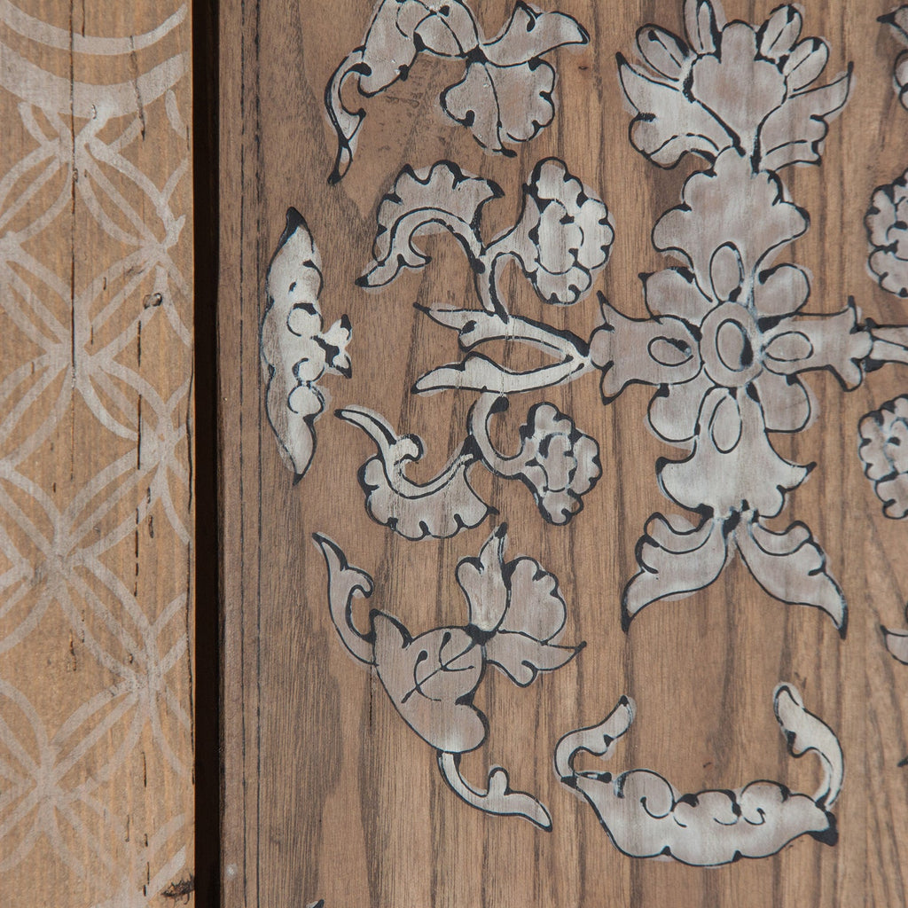 Handgefertigter Schrank aus Kiefernholz mit weissen Ornamenten - Maison Oudh