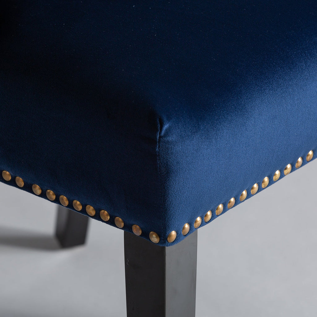 Klassischer Stuhl im 2er Set aus Kiefernholz bezogen mit blauem Samt - Maison Oudh