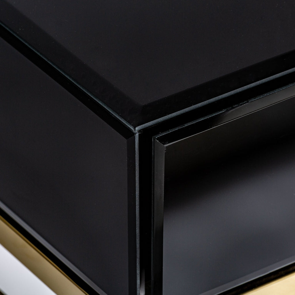 Nachttisch aus schwarzem Kristallglas kombiniert mit goldenen Elementen - Maison Oudh