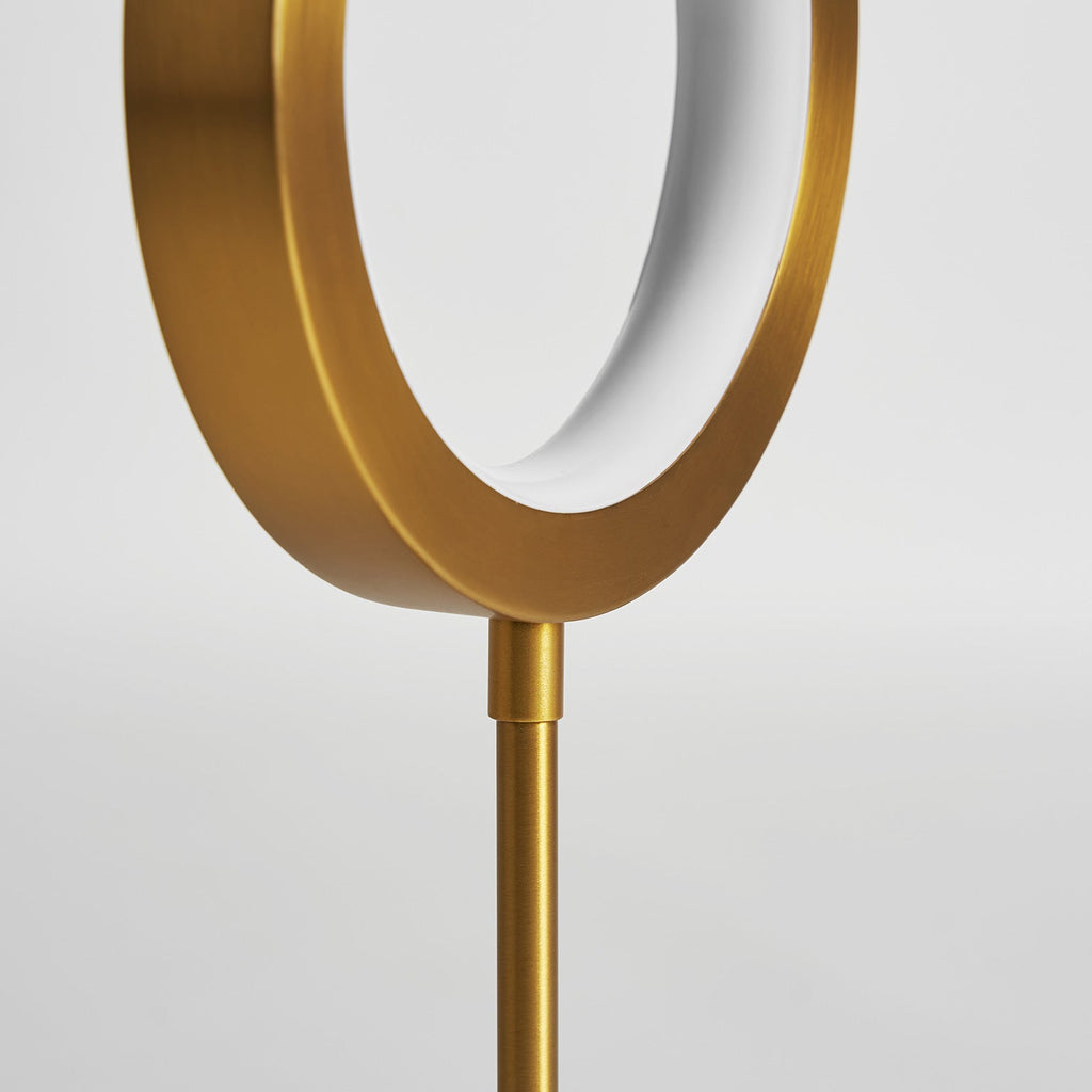 Runde LED Tischlampe in Gold hergestellt aus Messing - Maison Oudh