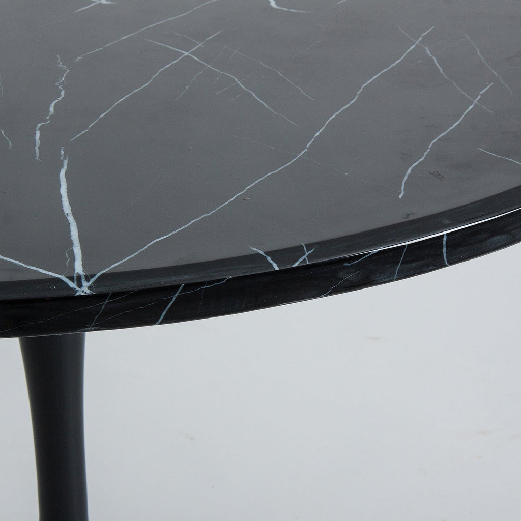Runder Esstisch mit einer Platte aus schwarzem Kunstmarmor - Maison Oudh