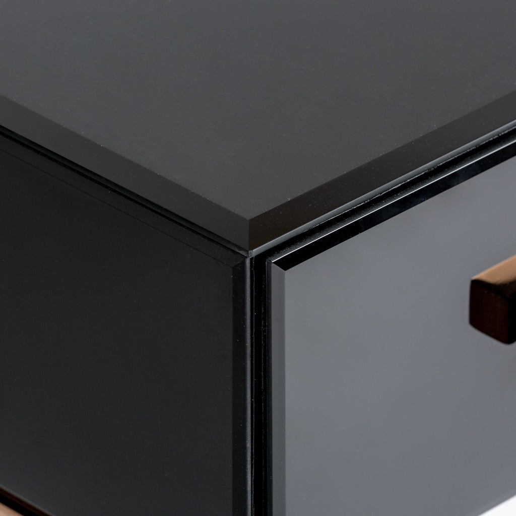 Schwarzer Nachttisch kombiniert mit Kupfer - Maison Oudh
