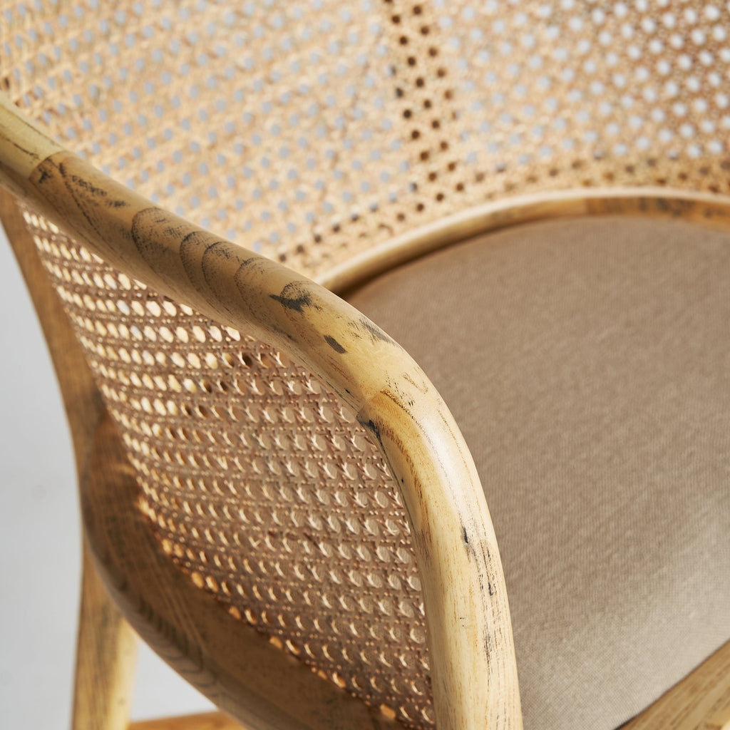 Stuhl mit Rückenlehne aus Birkenholz bezogen mit Leinen - Maison Oudh