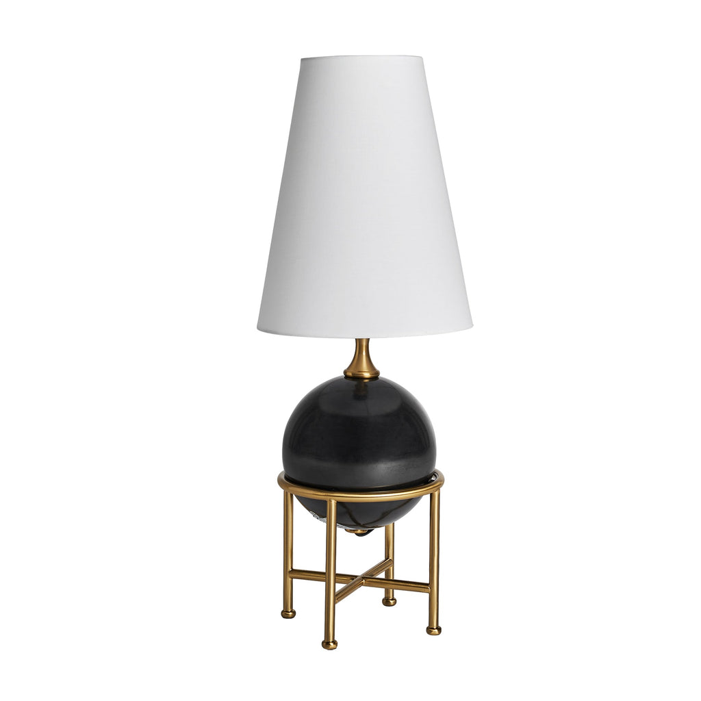 Tischlampe aus schwarzem Marmor kombiniert mit einem weissen Lampenschirm auf goldenem Gestell - Maison Oudh