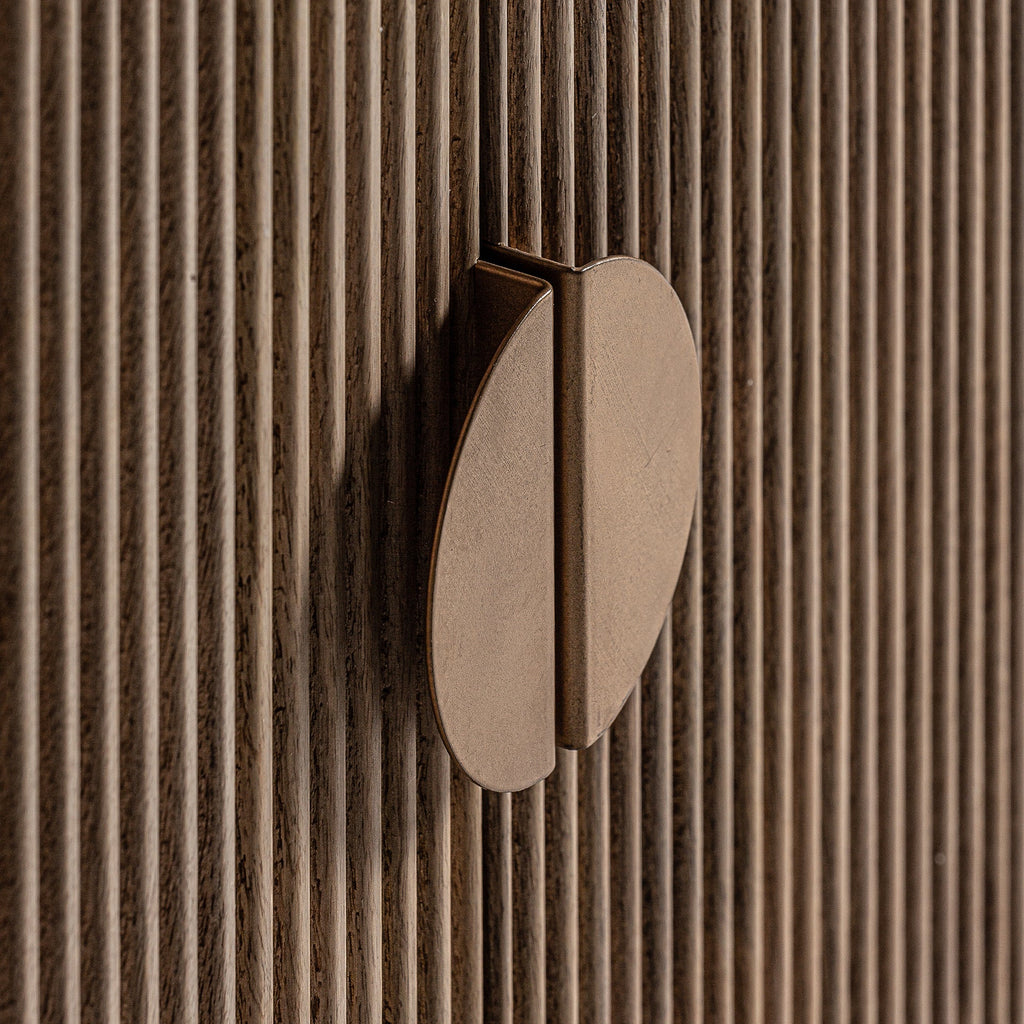 Viertüriges Sideboard aus Mangoholz kombiniert mit weissem Marmor - Maison Oudh