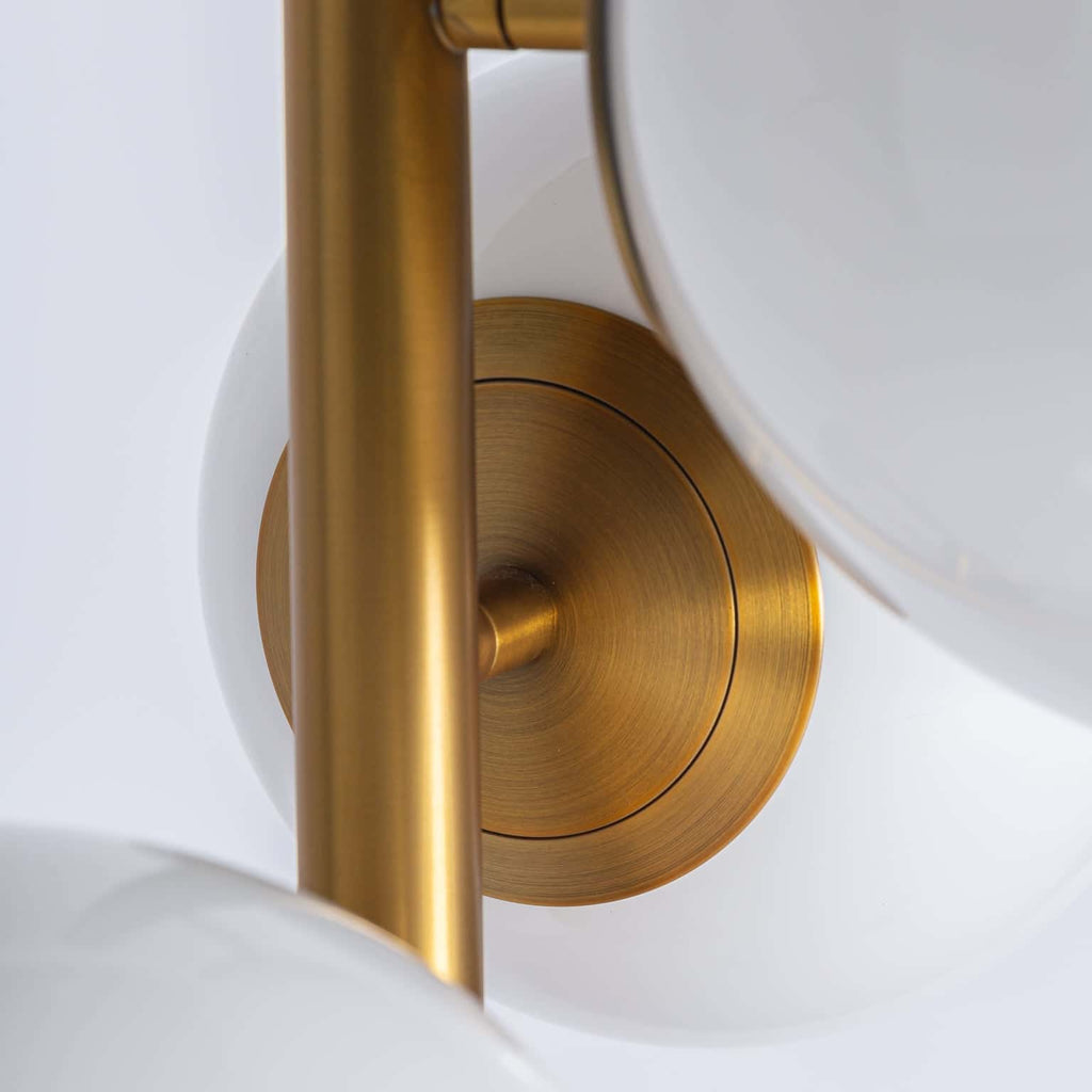 Art Deco Stehlampe in Gold mit Glaskugeln und Marmor