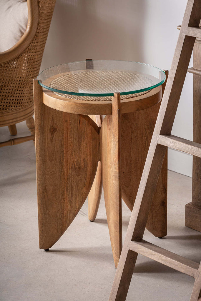 Runder Kolonialstil Beistelltisch aus Mangoholz mit Glas und Rattan