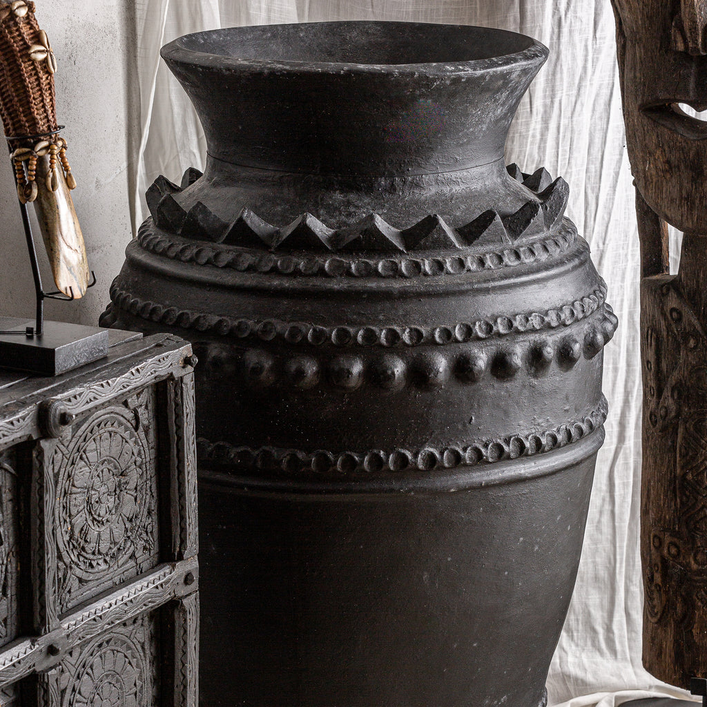 Grosse Handgefertigte Schwarze Terrakotta AmphGrosse Handgefertigte Schwarze Terrakotta Amphore für Indoor und Outdoorore für Indoor und Outdoor