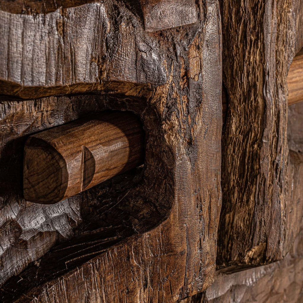 Handgefertigte Braune Tür aus Antikem Naga Holz im Ethno Stil