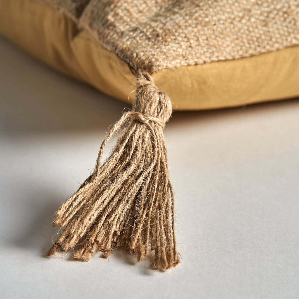 Braunes Vintage Kissen aus Jute mit Quasten 