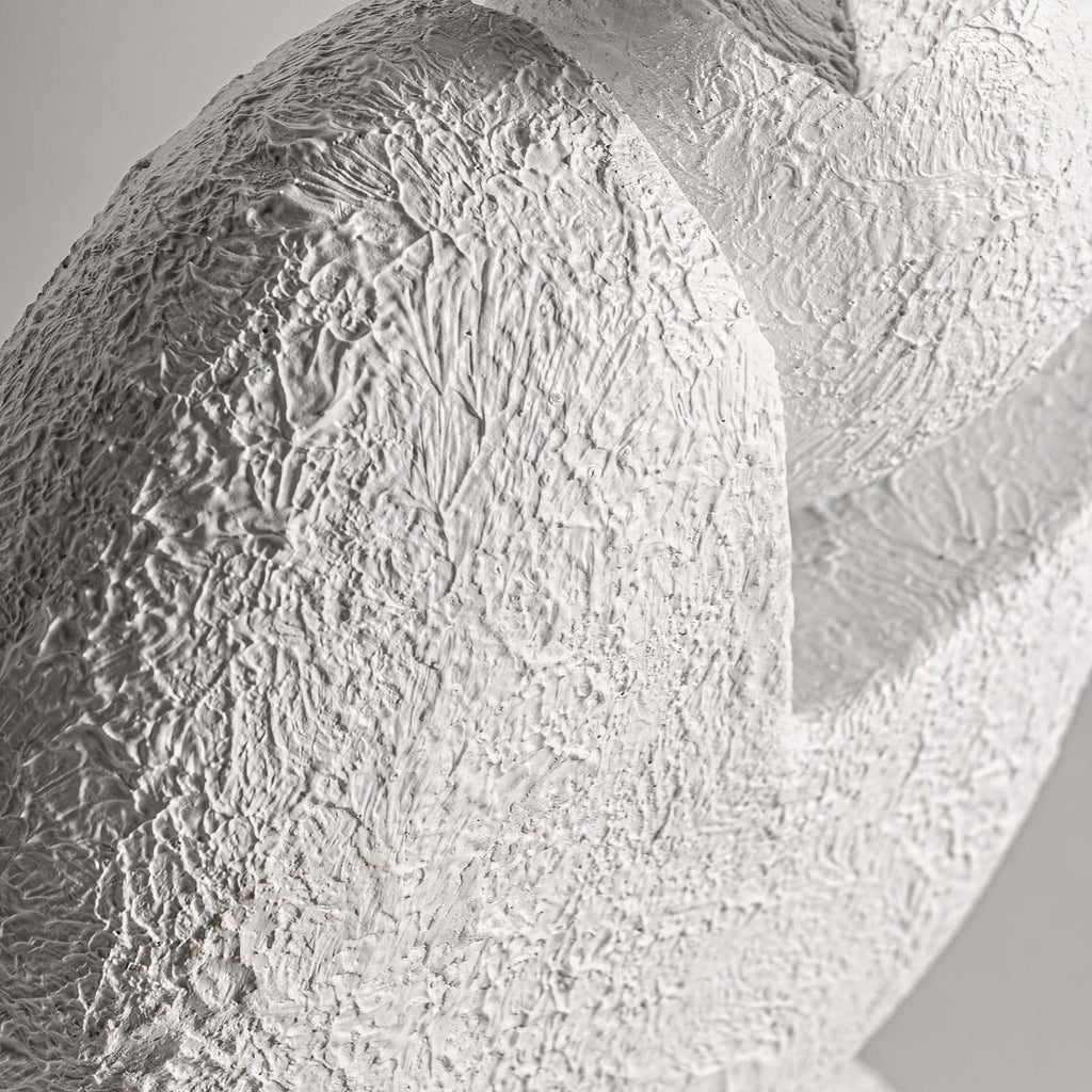 Art Deco Resin Skulptur in Weiß