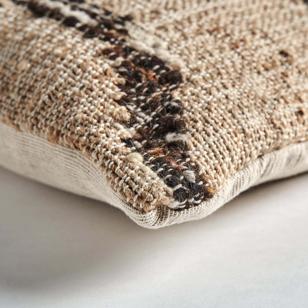 Boho Kissen in Brauntönen aus Jute und Wolle