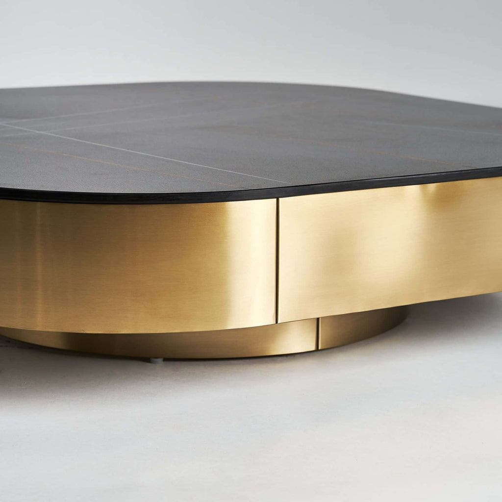 Quadratischer Couchtisch in Schwarz und Gold im Lounge Stil 
