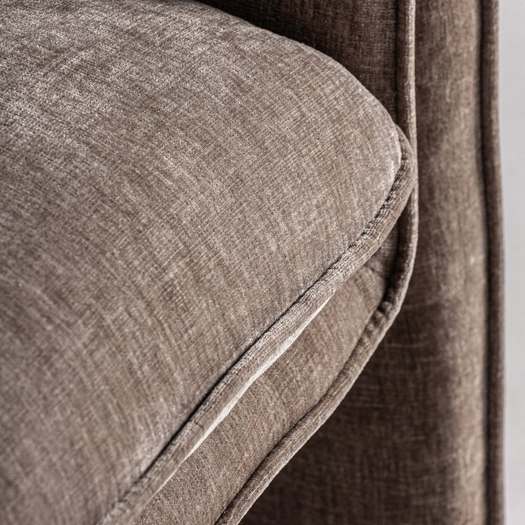 Taupe Sessel im Art Deco Design