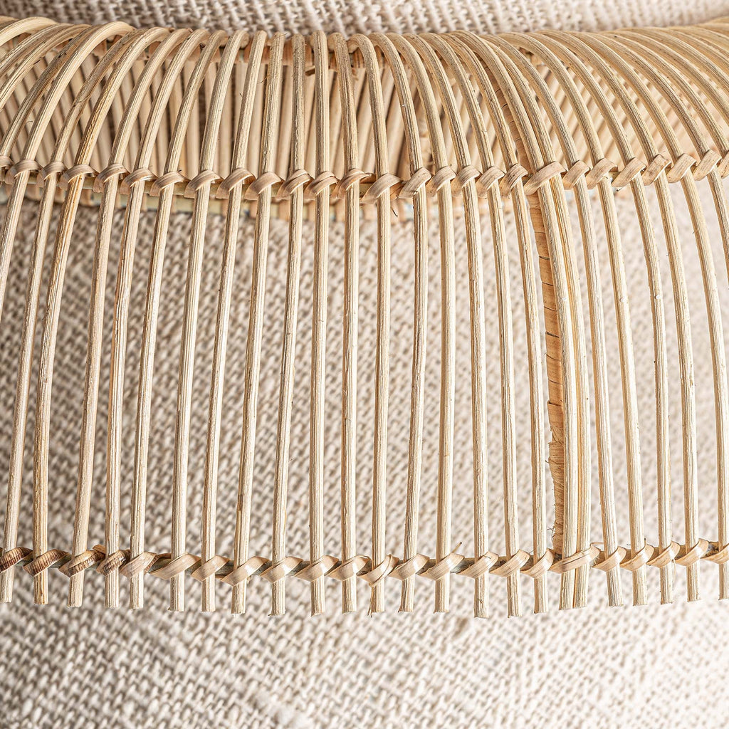 Handgefertigte Boho Deckenleuchte in Weiss mit Rattan 