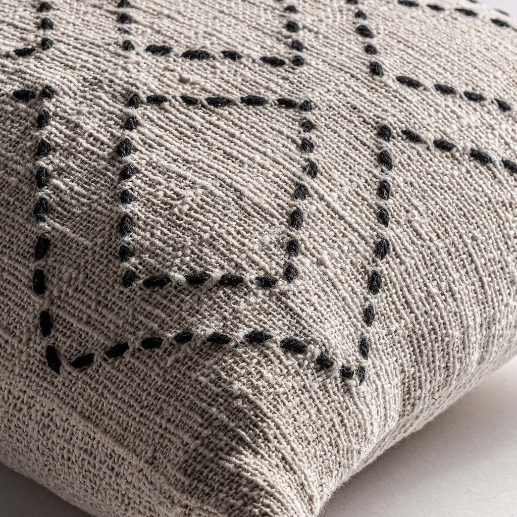Boho Kissen in Beige mit Braunen Nähten