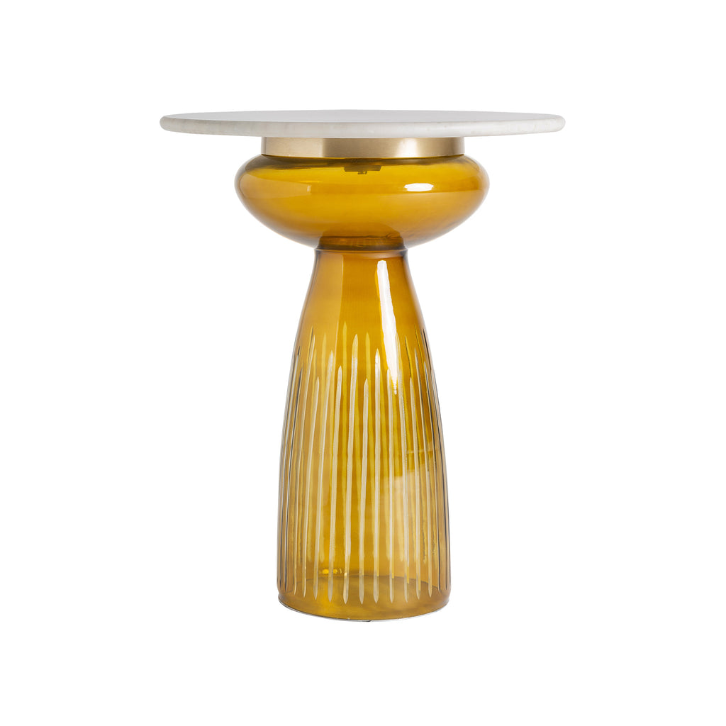Beistelltisch aus ockerfarbenem Glas mit weißer Marmorplatte und goldenen Details im Art Deco Design
