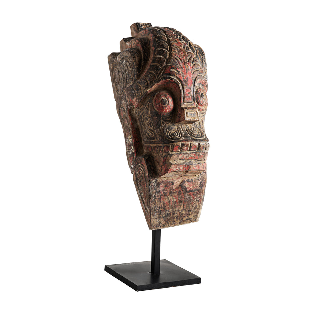 Handgefertigte Ethno-Figur aus Holz mit Antik-Finish und schwarzem Eisen-Sockel

