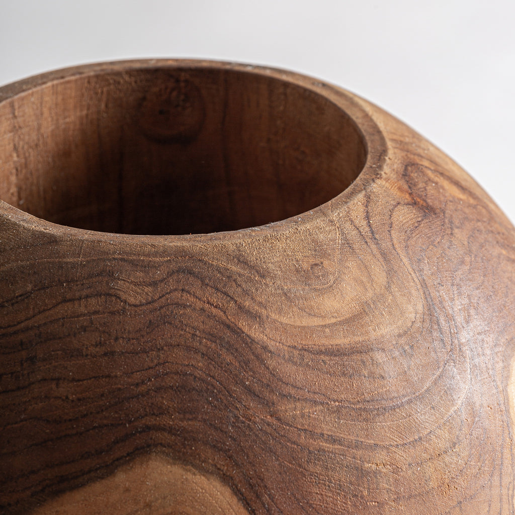 Runde Vase aus braunem Teakholz, handgefertigt. 