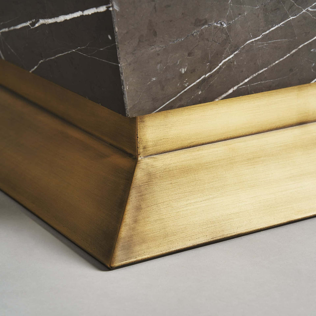 Art Deco Couchtisch aus schwarzem Marmor und Gold - Maison Oudh