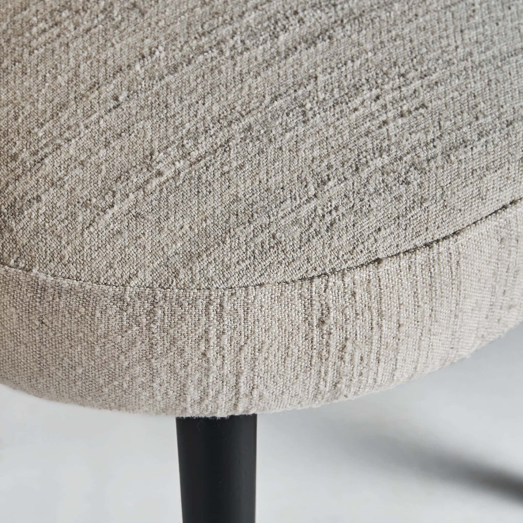 Art Deco Stuhl: Off White Bouclé trifft Schwarzes Stahlgestell - Maison Oudh