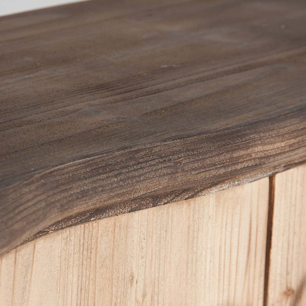 Beige Kommode aus Tannenholz mit dekorativen Griffen im Stil Provence - Maison Oudh