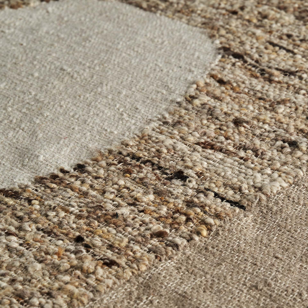 Boho Teppich in Braun, Beige & Off White mit Fransen aus Wolle und Naturfasern - Maison Oudh