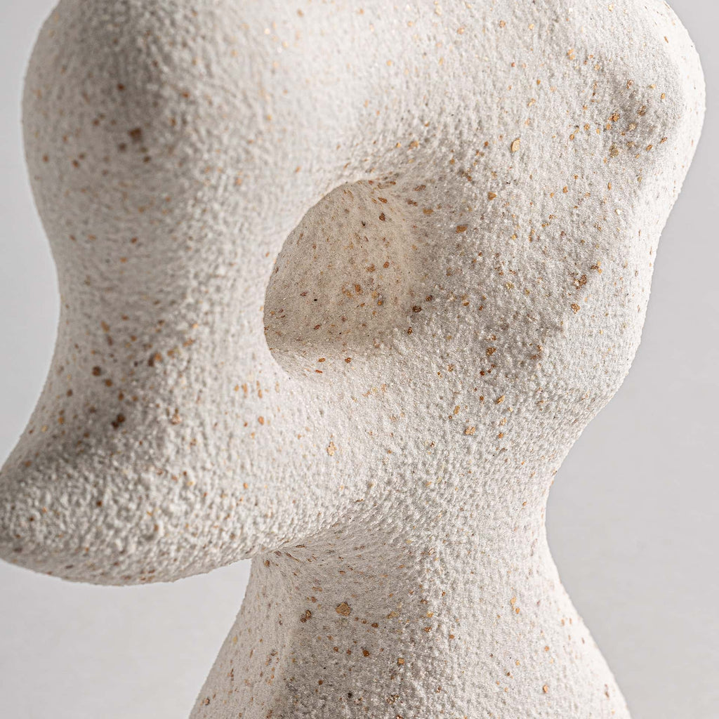 Cremefarbene Art Deco Figur aus Resin - Maison Oudh