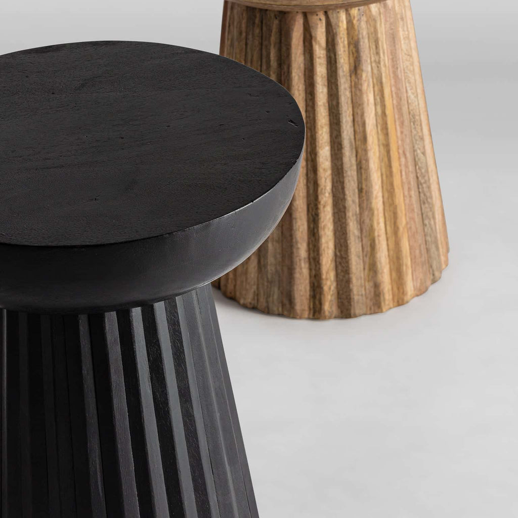 Design Beistelltisch aus Mangoholz in Schwarz - Maison Oudh