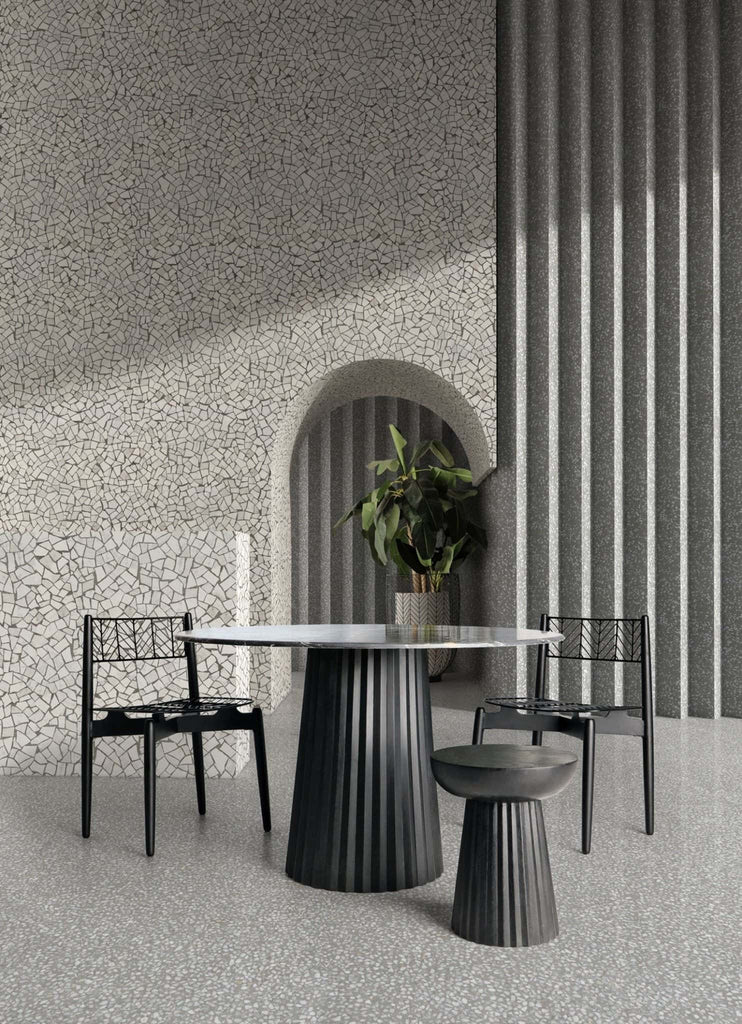 Design Beistelltisch aus Mangoholz in Schwarz - Maison Oudh