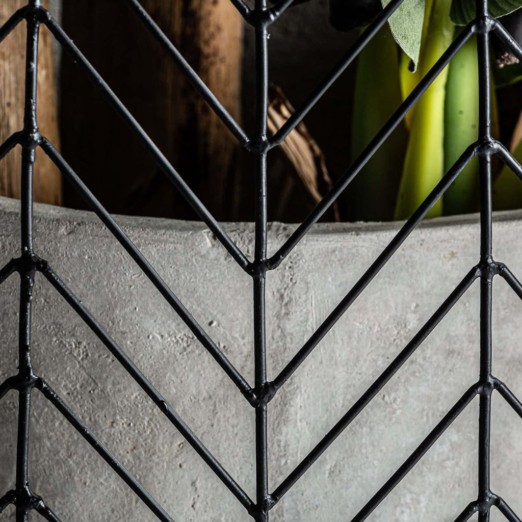 Designer Amphore Plissé aus schwarzem Eisen kombiniert mit Beton im 2er Set - Maison Oudh