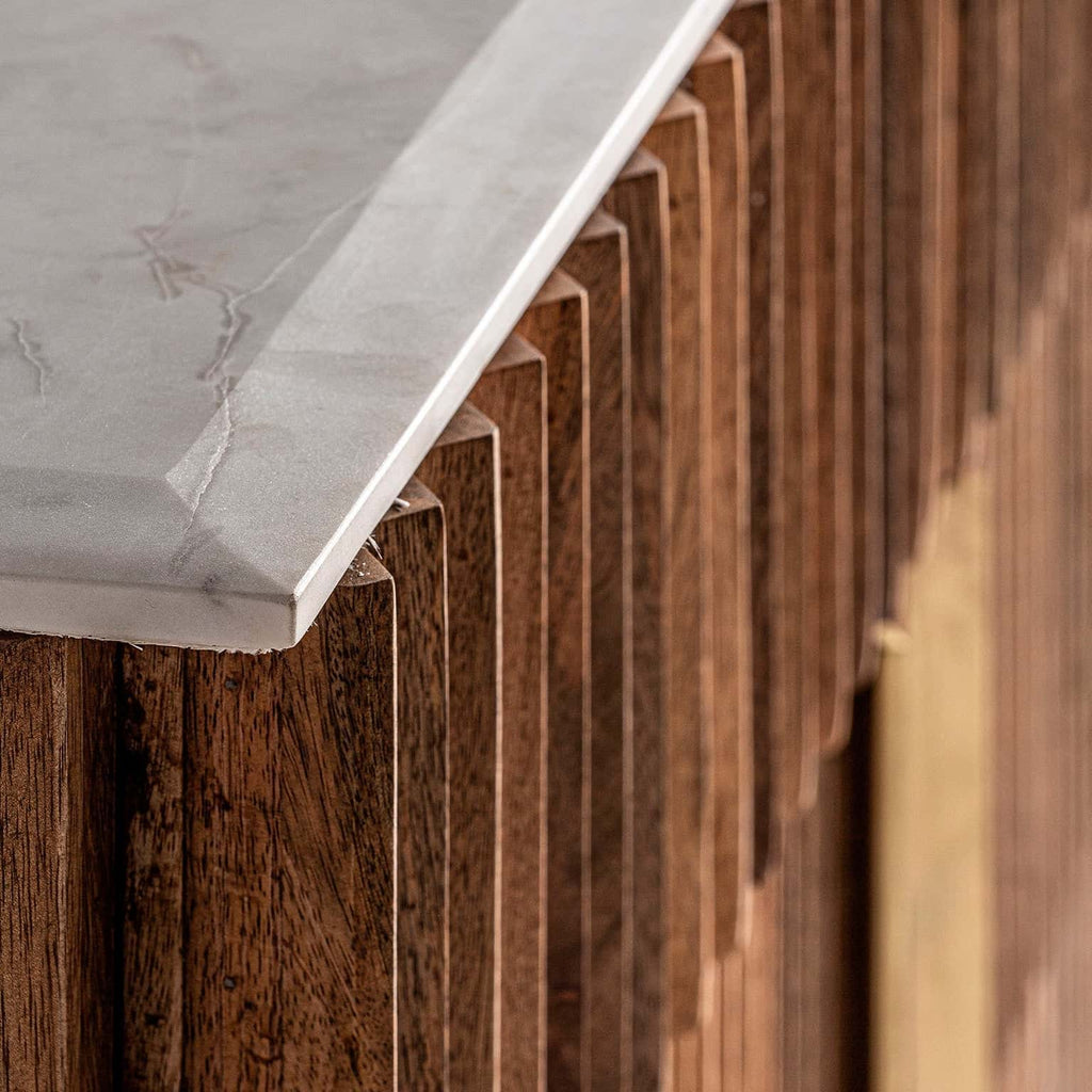 Designer Sideboard aus Mangoholz kombiniert mit weissem Marmor - Maison Oudh