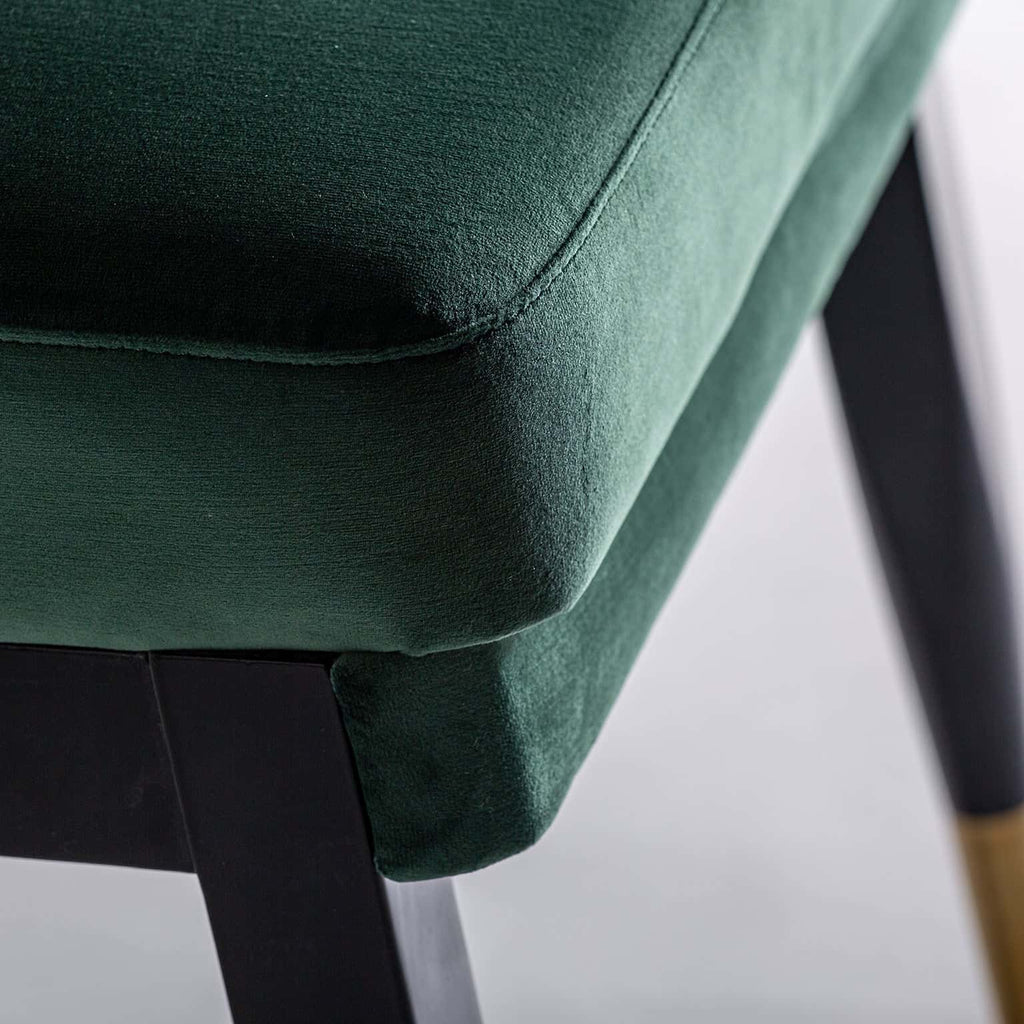 Designer Stuhl aus Gummibaumholz kombiniert mit grünem Samt - Maison Oudh