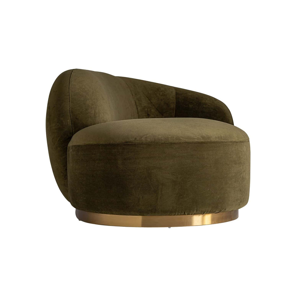 Dreisitzer Sofa aus grünem Samt kombiniert mit Gold - Maison Oudh