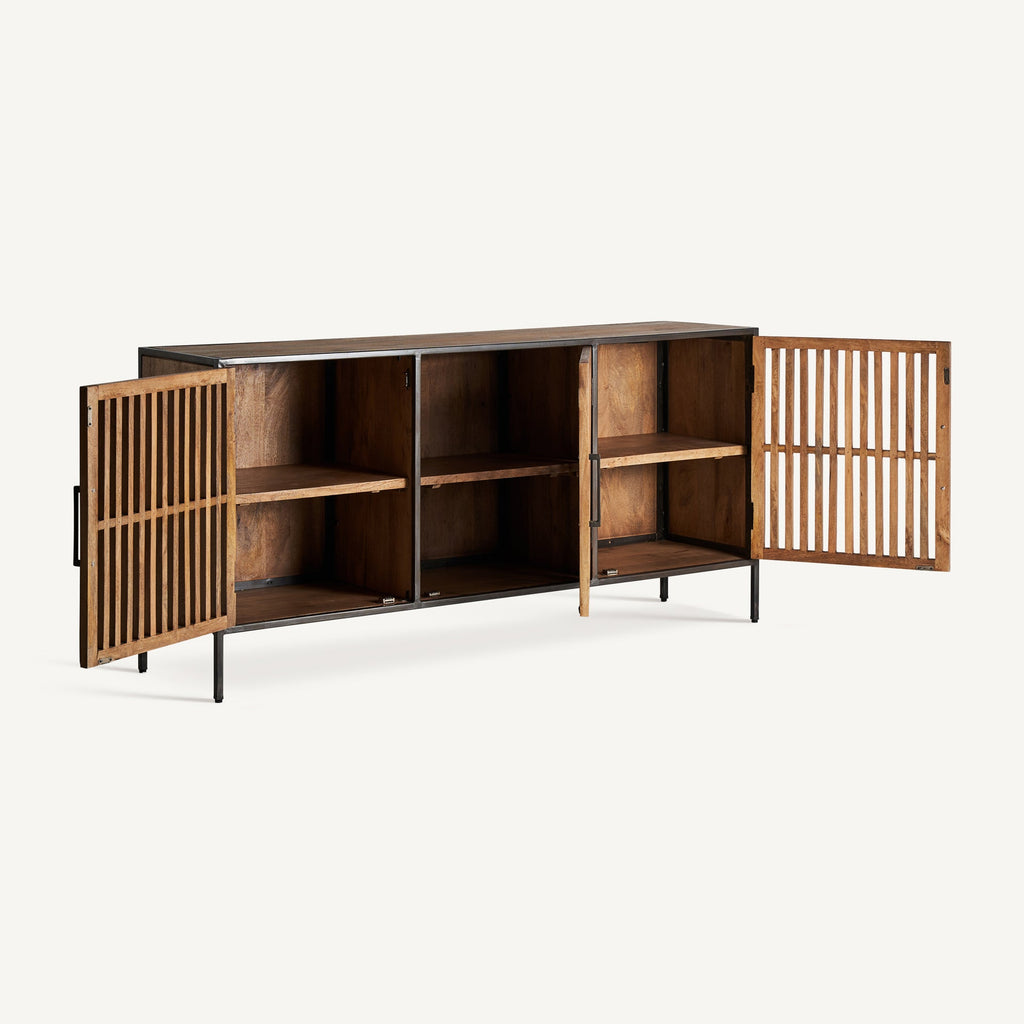 Dreitüriges Sideboard aus Mangoholz kombiniert mit schwarzen Elementen - Maison Oudh