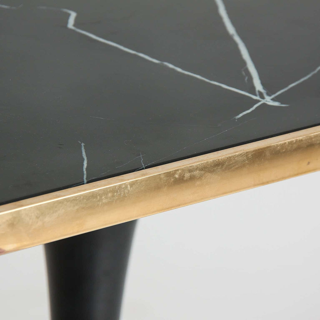 Eckiger Bartisch aus schwarzem Kunstmarmor kombiniert mit Gold - Maison Oudh