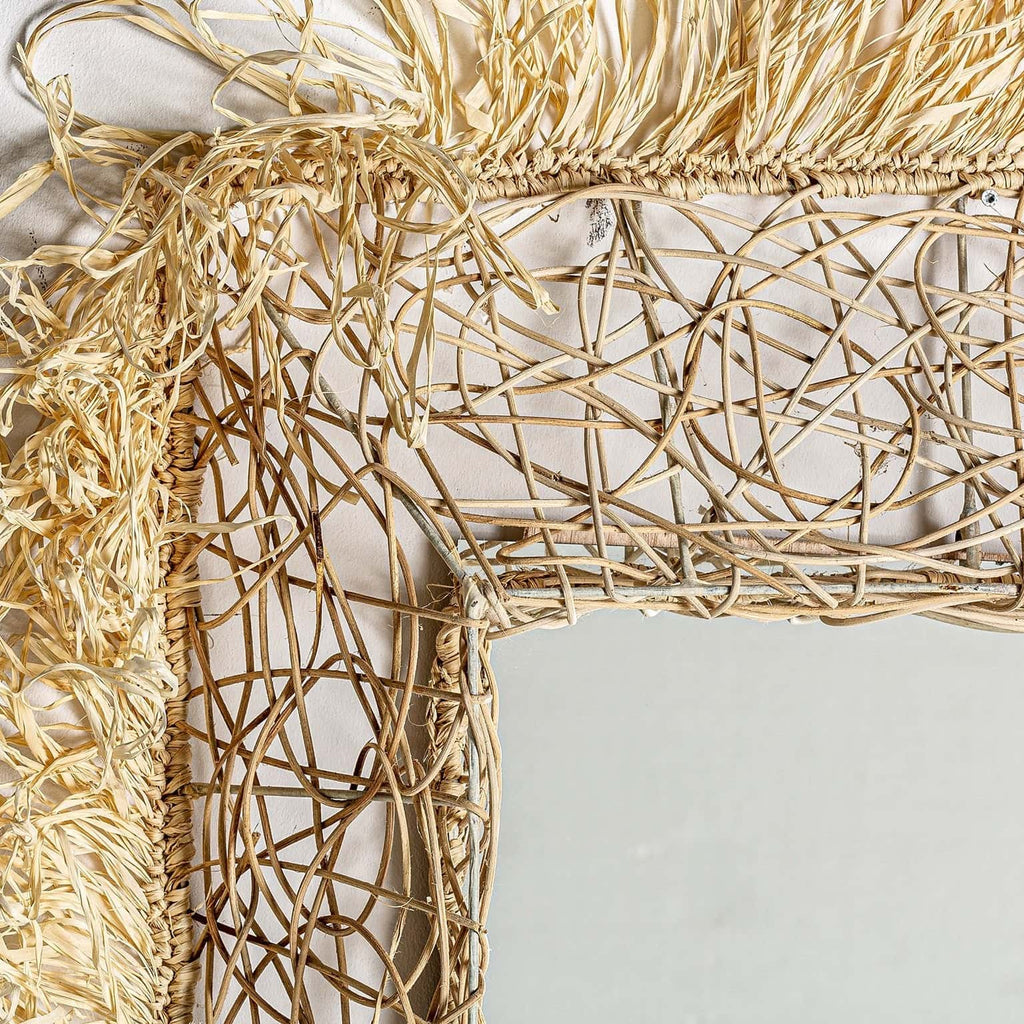Eckiger Spiegel im Ethno Stil kombiniert mit Naturfasern und Rattan - Maison Oudh